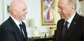 Cumhurbaşkanı Erdoğan'ı ziyaret eden FIFA Başkanı Infantino, yanında iki de hediye getirdi