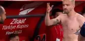 Deliye döndü! Türkiye Kupası'nda eski Fenerli Caner'den olay hareket