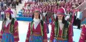 Van'da 7 Bölge 13 Yöreden Folklor Gösterisi İlgiyle İzlendi