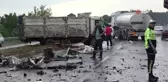 Karşı şeride geçip tankerle çarpışan araçtaki amca yeğen hayatını kaybetti
