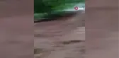 Kayseri'de sağanak yağış sele döndü, mahalleleri su bastı