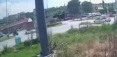 Denizli'de Dağıtım Aracı Otomobilin Üzerine Devrildi