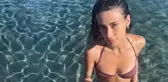Dizisi final yapınca soluğu tatilde alan Devrim Özkan, bikinili pozlarıyla nefes kesti