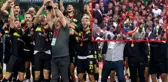 Kupa seremonisinde Şanlıurfa Valisi ve eski kulüp başkanı kameralar önünde birbirine girdi