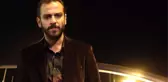 İskoçya'ya giden oyuncu Erkan Kolçak Köstendil, etek giydi