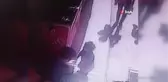 Kaybolan minik kız tezgahta uyuyakaldı, esnaf sahip çıktı