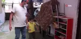 Fedakar baba, lösemili oğlu Aslan Deniz'e kol kanat geriyor