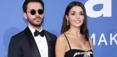 Taze damat Hakan Sabancı aileye girdi! Sevgilisi Hande Erçel'in ablası ve eniştesiyle poz verdi