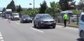 Aydın'da trafik ekipleri sürücülere bayram şekeri ikram etti