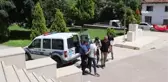 Çaldıkları otomobille geri gelince yakayı ele verdiler