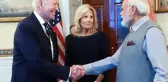 Joe Biden'ın Hindistan Başbakanı Narendra Modi'nin elini uzun süre bırakmayınca eşi ne yapacağını şaşırdı