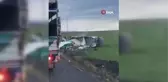 Kars'ta kamyon devrildi, gıda maddeleri etrafa savruldu