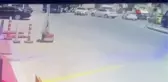 El frenini çekmeyi unuttu, kazaya neden oldu... O anlar kamerada