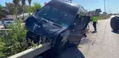 Antalya'da dehşete düşüren kaza: Ok gibi saplanan bariyer minibüsün içinden geçti