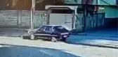 Şanlıurfa'da bir garip kaza: Otomobil, yol ortasındaki direğe böyle çarptı