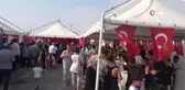 Osmaniye protokolü, konteyner kente depremzedelerle bayramlaştı