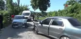 Bayramiç'te iki araç kafa kafaya çarpıştı: 8 yaralı