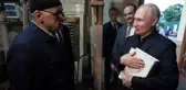 Putin'den cami ziyareti! Hediye edilen Kur'an-ı Kerim'i alıp İsveç'teki skandala gönderme yaptı