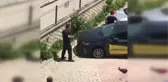 Evin bahçesine giren yılan paniğe neden oldu