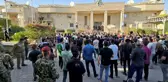 İsveç Büyükelçiliği'nin basıldığı Bağdat'ta protestolar sürüyor! Kur'an-ı Kerim yakan kişinin iadesini istiyorlar