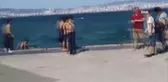 Büyükada'da ilginç görüntü: Naylon torba ile denize girdiler