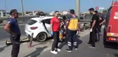 Otomobilin bariyere ok gibi saplandığı kaza kamerada