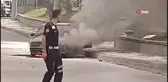 Alev alev yanan otomobilden geriye hurda yığını kaldı