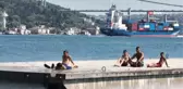 Sıcaktan bunalanlar köprü manzaralı Boğaz'da serinledi