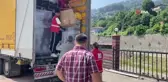 Gurbetçilerin depremzedeler için gönderdiği yardım tırı Zonguldak'a ulaştı