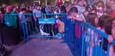 Konserde fenalık geçiren kadın hastaneye kaldırıldı
