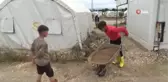 Mevsimlik işçilerin çadırlarını su bastı