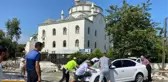 Erdemli'de fırtına sonucu cami minaresi otomobillere düştü