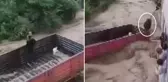 Sel sularına kapılan kamyonun sürücüsü, son anda kurtarıldı! Anbean kamerada