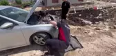 Kaputa sıkıştı, itfaiye ekiplerince kurtarıldı