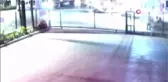 Aydınlatma direğine çarpan otomobil takla attı: O anlar kamerada