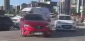 Kazaya karışan motosiklet yandı, sürücüsü ağır yaralandı