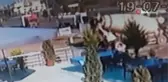Akaryakıt tankeri tıra böyle çarptı: Sıkışan tanker sürücüsünü itfaiye kurtardı