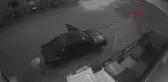 Marketten Deterjan Çalan 4 Kişi Otomobili İterek Kaçtı