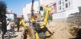 Erzurum'da iş makinesi kazı esnasında devrildi