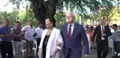 Burhaniye'de kitap fuarında Türkan Şoray kurdele kesti