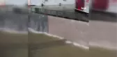 Çin'de tren istasyonu sular altında kaldı