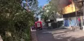 Dudullu'da 4 katlı iş yeri alev alev yandı