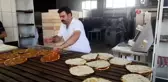 Ekmek yaparken, adeta kendileri de pişiyor... Fırıncıların zor mesaisi