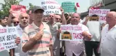 Minibüsken taksiye dönüştürülen araç sahipleri eylem yaptı