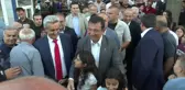 İBB Başkanı Ekrem İmamoğlu, Firuzköy Cemevi'nde Alevi Vatandaşların Muharrem Matemi Lokmasına Ortak Oldu
