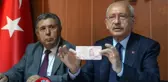 Kılıçdaroğlu'nun emeklileri ziyaretine damga vuran görüntü! Cebinden 200 lira çıkarıp değer hesabı yaptı