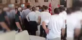 Mecliste tartışma başladı, başkanın makam odasında yumruklar konuştu