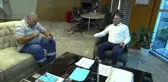 Bayraklı Belediyesi Temizlik İşleri Müdürlüğü Çalışanı 15 Bin TL'yi Sahibine Teslim Etti