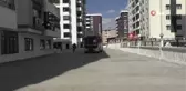 Pencere boşluğunda mahsur kalan güvercinler böyle kurtarıldı