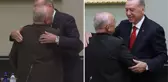 Son kez MGK toplantısına katılan Kara Kuvvetleri Komutanı Orgeneral Musa Avsever, duygulanıp Cumhurbaşkanı Erdoğan'a sarıldı